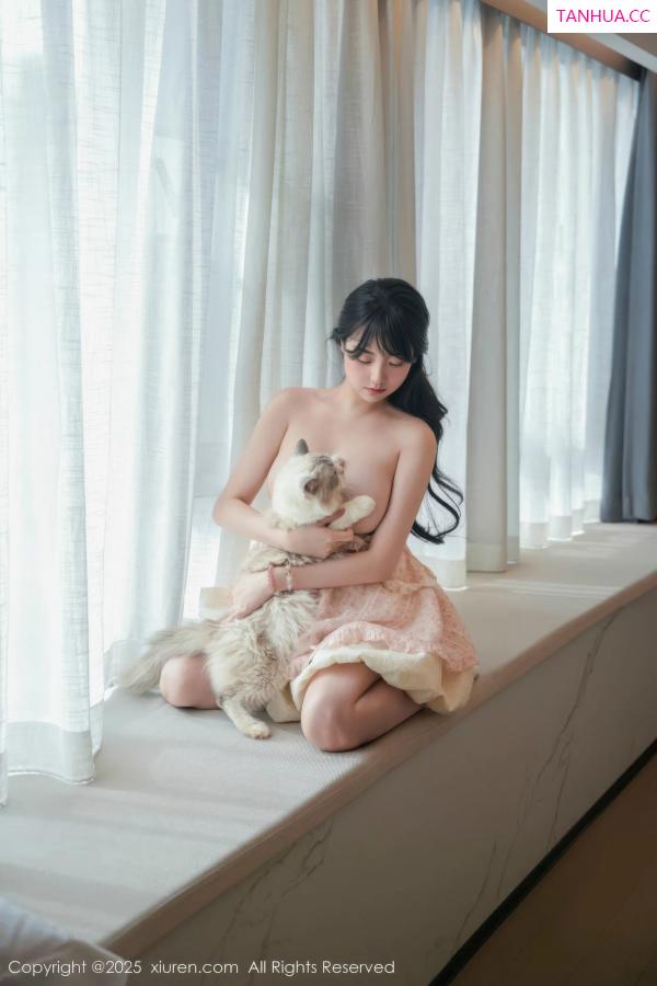   [XiuRen]高清写真图 2025.09.05 No.10734 软情 浅色连衣短裙第29张图片